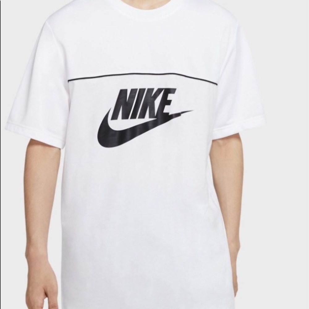 Nike standard fit top